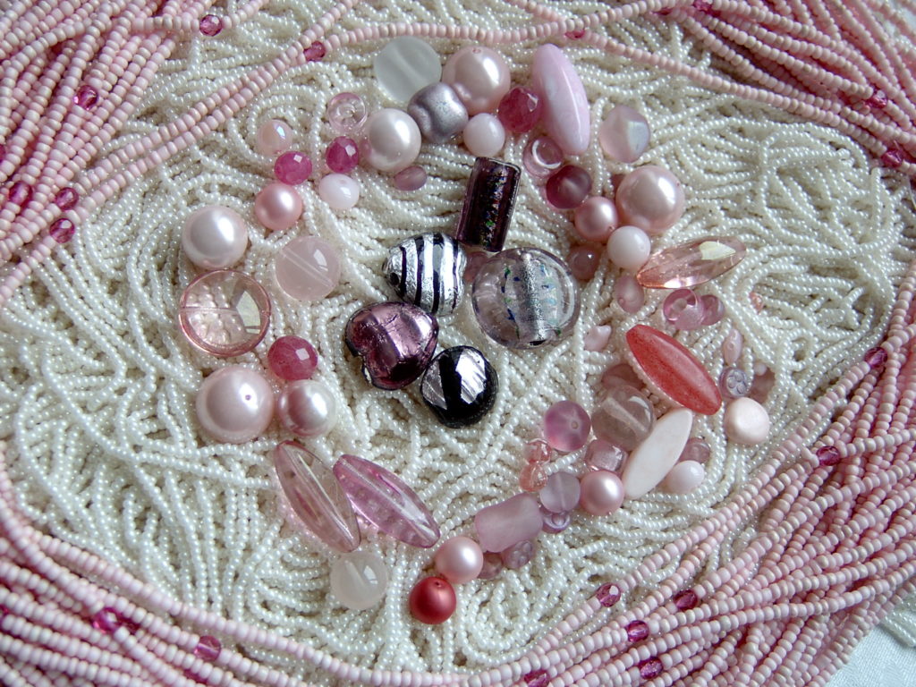 Assortimento di conteria in vetro per ricamo